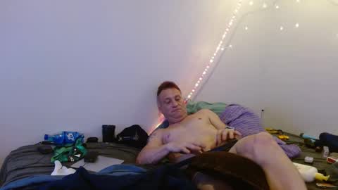 Snapshot of markymark101825061 chatting on February 14, 1:45 am markymark101825061 online show from February 14, 1:45 am