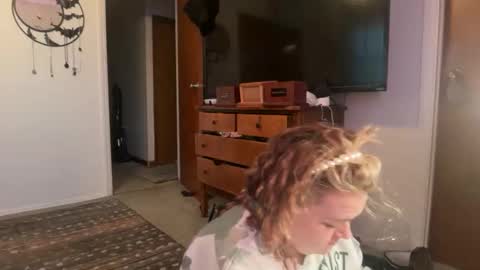 Snapshot of maroon_moon chatting on November 1, 5:15 pm maroon_moon online show from November 1, 5:15 pm