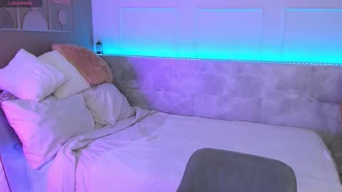 marquise_villaret online show from February 15, 6:32 am