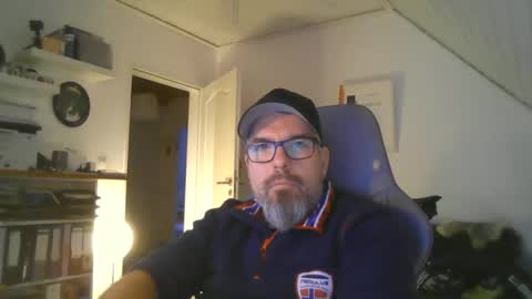 marriedcock1980 online show from December 16, 8:09 am