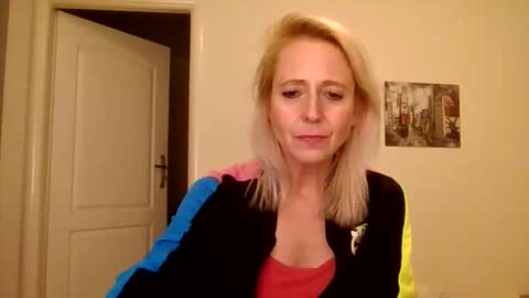 MaryGoRound online show from November 12, 11:25 pm