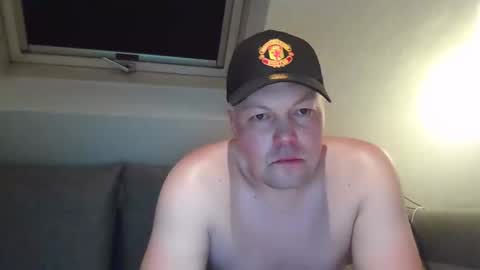 Snapshot of mars0481 chatting on December 14, 1:39 am mars0481 online show from December 14, 1:39 am