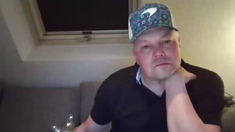 Snapshot of mars0481 chatting on December 15, 8:04 pm mars0481 online show from December 15, 8:04 pm