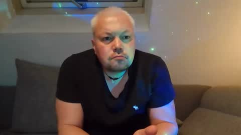 Snapshot of mars0481 chatting on December 1, 12:59 am mars0481 online show from December 1, 12:59 am