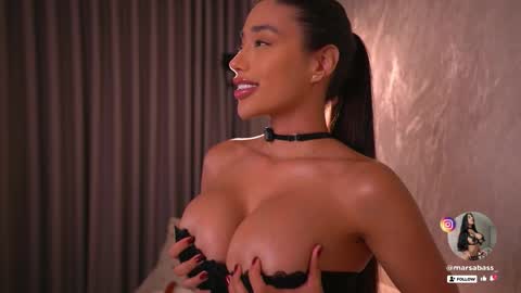 Snapshot of marsabass chatting on October 22, 12:27 pm     online show from October 22, 12:27 pm