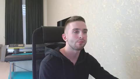 Snapshot of marselle_looker chatting on March 12, 3:29 pm Marselle online show from March 12, 3:29 pm