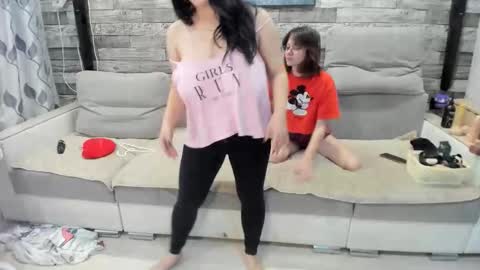 martaandserg online show from October 29, 3:09 am