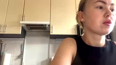 Snapshot of martaluna_ chatting on October 29, 7:10 am Marta online show from October 29, 7:10 am