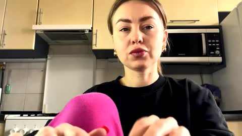 Snapshot of martaluna_ chatting on March 3, 10:32 am Marta online show from March 3, 10:32 am