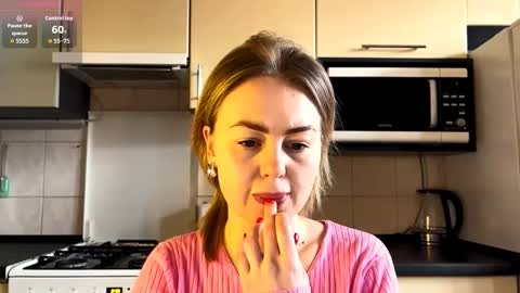 Snapshot of martaluna_ chatting on March 4, 10:10 am Marta online show from March 4, 10:10 am