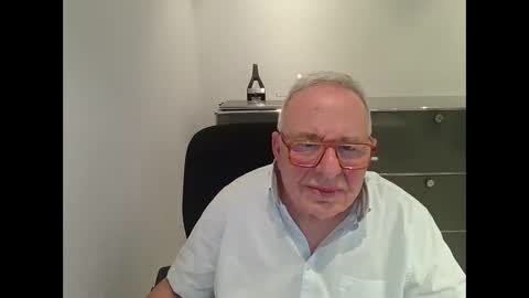 martin_1947 online show from October 12, 7:24 pm