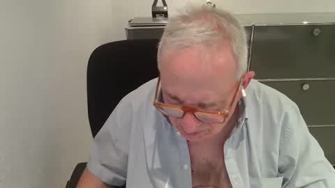 martin_1947 online show from October 26, 8:26 pm