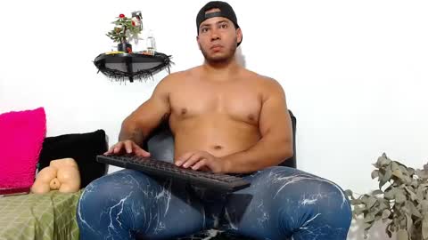 Snapshot of martin_fiit chatting on March 4, 3:33 am Martin instagrammartinfiit online show from March 4, 3:33 am