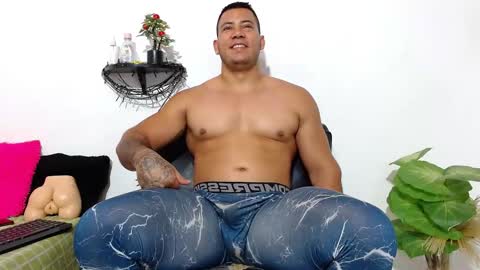 Snapshot of martin_fiit chatting on November 9, 1:26 am Martin instagrammartinfiit online show from November 9, 1:26 am