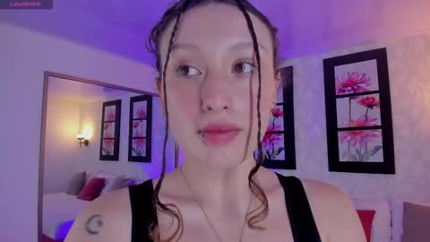 Snapshot of martina_adams chatting on November 13, 12:04 pm mari online show from November 13, 12:04 pm