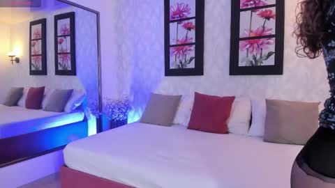 Snapshot of martina_adams chatting on November 21, 1:10 pm mari online show from November 21, 1:10 pm