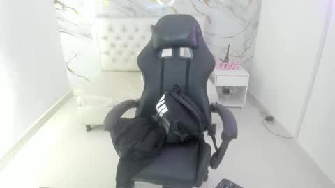 Snapshot of martina_gomezgomez chatting on February 27, 11:54 am online show from February 27, 11:54 am