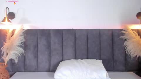 Laura online show from September 19, 9:15 pm