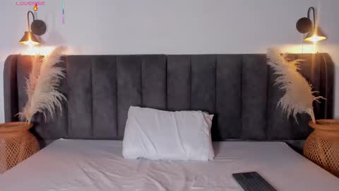 Laura online show from October 10, 9:47 pm