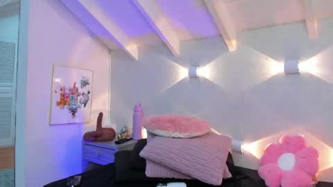 martina mIIler online show from June 4, 12:33 pm