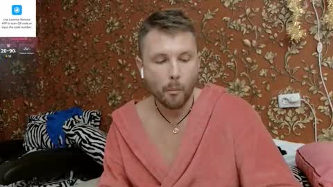 Snapshot of martinbrux chatting on October 12, 7:24 pm martinbrux online show from October 12, 7:24 pm