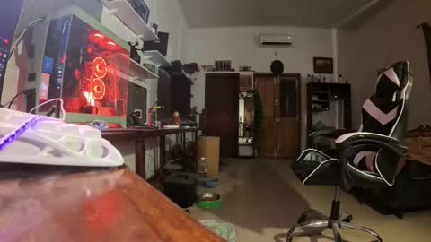 martingillesg online show from February 8, 12:03 am