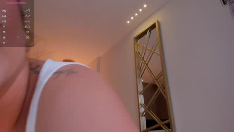 Martinna Bonnet online show from December 17, 4:21 pm