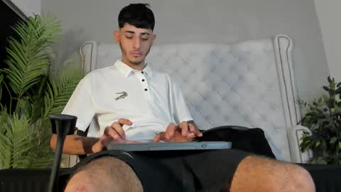 Snapshot of martonny chatting on December 3, 3:25 am Martonny online show from December 3, 3:25 am