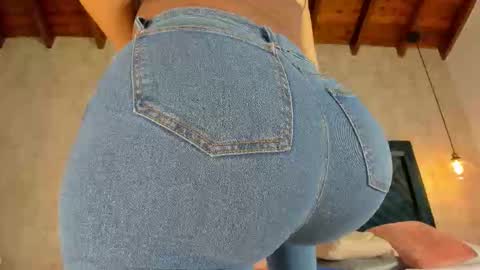 Snapshot of marttina_ruiz chatting on October 18, 7:36 pm Martina online show from October 18, 7:36 pm