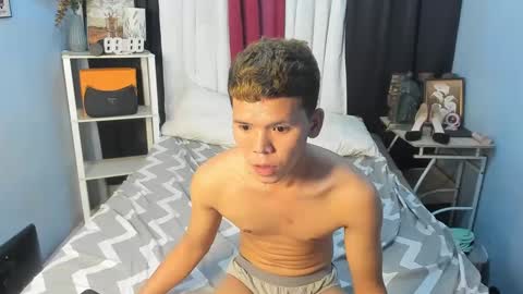 Snapshot of marvin_nextdoor69 chatting on February 6, 9:53 am marvin_nextdoor69 online show from February 6, 9:53 am
