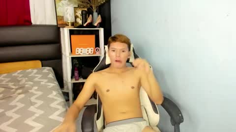 Snapshot of marvin_nextdoor69 chatting on February 14, 12:36 pm marvin_nextdoor69 online show from February 14, 12:36 pm