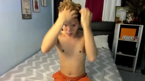 Snapshot of marvin_nextdoor69 chatting on February 17, 8:52 am marvin_nextdoor69 online show from February 17, 8:52 am