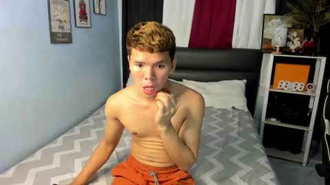 Snapshot of marvin_nextdoor69 chatting on February 17, 11:55 am marvin_nextdoor69 online show from February 17, 11:55 am