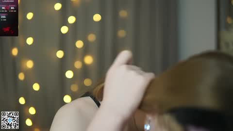 Mary online show from December 12, 1:49 pm