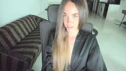 Snapshot of mary_janee__ chatting on April 25, 5:43 am Mary Jane online show from April 25, 5:43 am