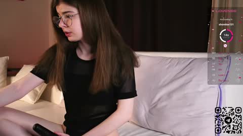 Snapshot of mary_shake chatting on December 14, 9:35 pm Mary online show from December 14, 9:35 pm