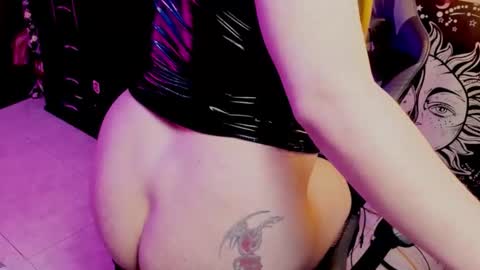 Snapshot of maryan_castaldi chatting on December 20, 9:38 am Maryan online show from December 20, 9:38 am