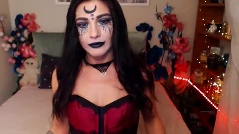 Snapshot of marydash chatting on October 31, 8:48 am Mary online show from October 31, 8:48 am