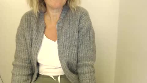 Snapshot of maryil chatting on December 23, 5:32 pm Maryil online show from December 23, 5:32 pm