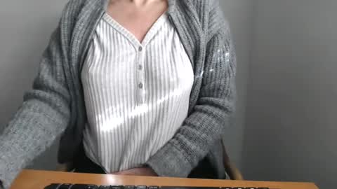 Snapshot of maryil chatting on January 3, 10:20 am Maryil online show from January 3, 10:20 am