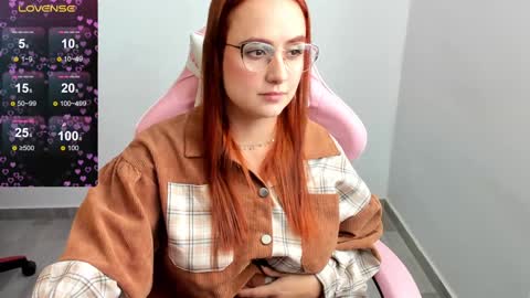 Snapshot of maryluna95 chatting on December 11, 7:36 pm Dulce Maria online show from December 11, 7:36 pm
