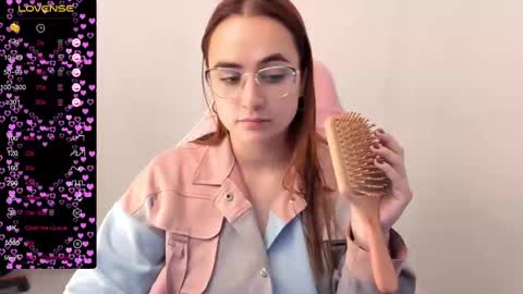 Snapshot of maryluna95 chatting on February 18, 2:05 am Dulce Maria online show from February 18, 2:05 am