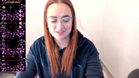 Snapshot of maryluna95 chatting on February 26, 4:14 am Dulce Maria online show from February 26, 4:14 am