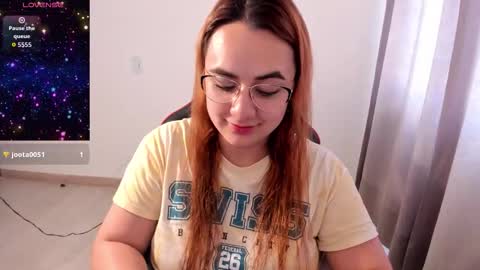 Snapshot of maryluna95 chatting on November 18, 3:38 pm Dulce Maria online show from November 18, 3:38 pm