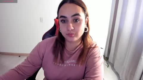 Dulce Maria online show from April 16, 9:39 pm