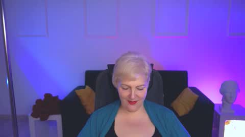 Snapshot of marymogan chatting on September 12, 6:13 am marymogan online show from September 12, 6:13 am