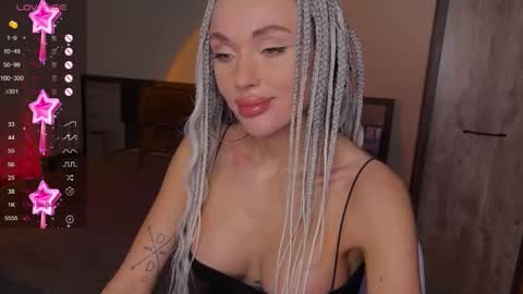 Mary online show from December 18, 10:32 am