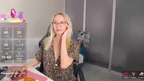 Snapshot of marysantamonika chatting on September 8, 6:18 pm Mary online show from September 8, 6:18 pm