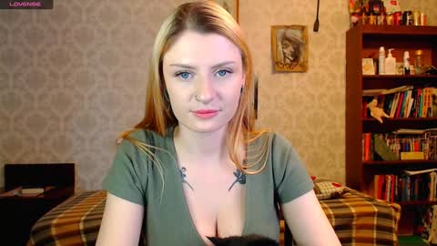Snapshot of marysweetness chatting on December 10, 11:00 am Maria online show from December 10, 11:00 am