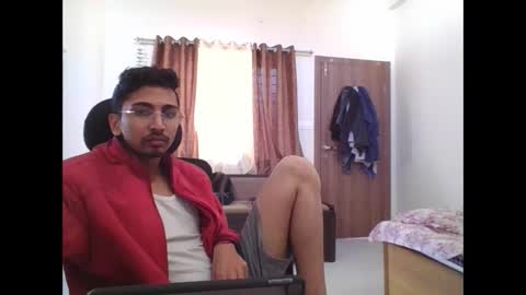 Snapshot of maskboyz2003 chatting on December 9, 5:40 am maskboyz2003 online show from December 9, 5:40 am